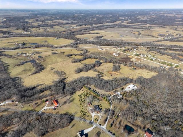 8046 Southpoint Drive, Camden, MO 64017