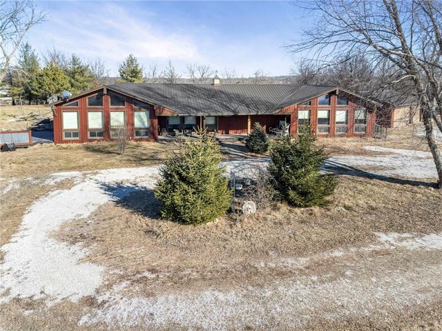 8046 Southpoint Drive, Camden, MO 64017