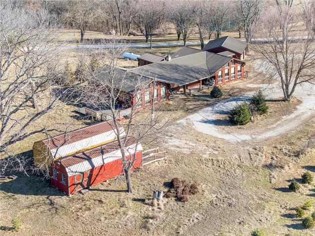 8046 Southpoint Drive, Camden, MO 64017