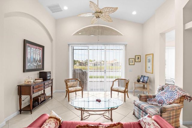 334 NW Springview Loop, Port St Lucie, FL 34986