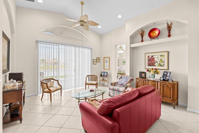 334 NW Springview Loop, Port St Lucie, FL 34986