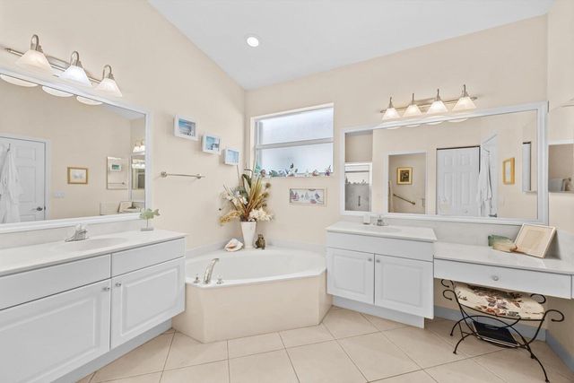 334 NW Springview Loop, Port St Lucie, FL 34986