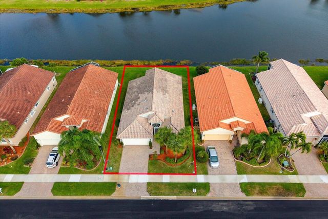 334 NW Springview Loop, Port St Lucie, FL 34986