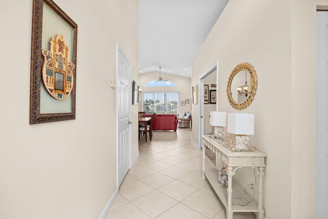 334 NW Springview Loop, Port St Lucie, FL 34986