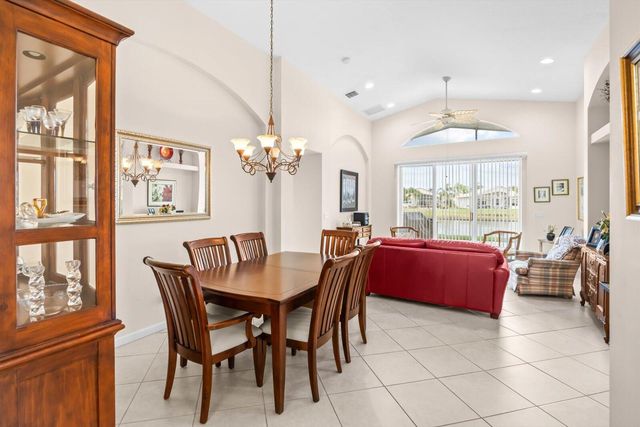 334 NW Springview Loop, Port St Lucie, FL 34986