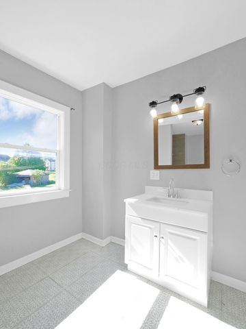 453 Stambaugh Avenue, Columbus, OH 43207