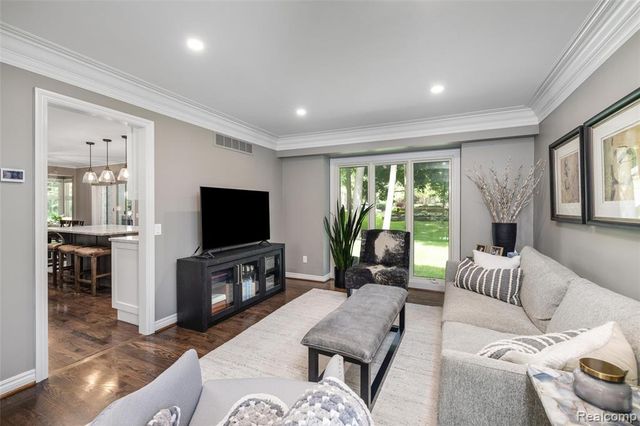 6577 Crabapple, Troy, MI 48098