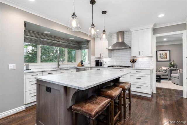 6577 Crabapple, Troy, MI 48098