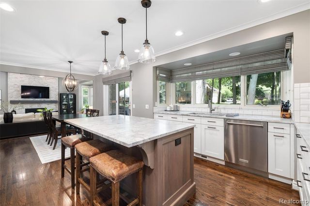 6577 Crabapple, Troy, MI 48098