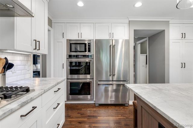 6577 Crabapple, Troy, MI 48098