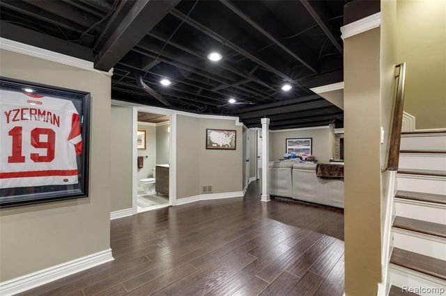 6577 Crabapple, Troy, MI 48098