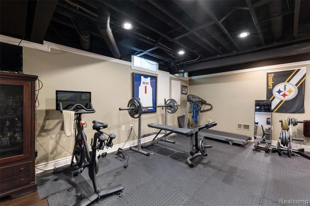 6577 Crabapple, Troy, MI 48098