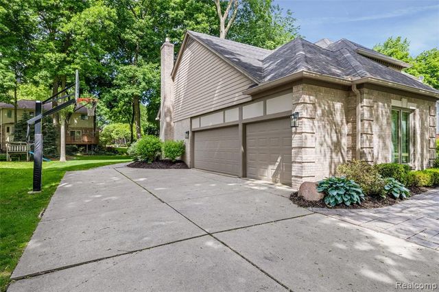 6577 Crabapple, Troy, MI 48098