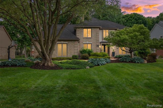 6577 Crabapple, Troy, MI 48098