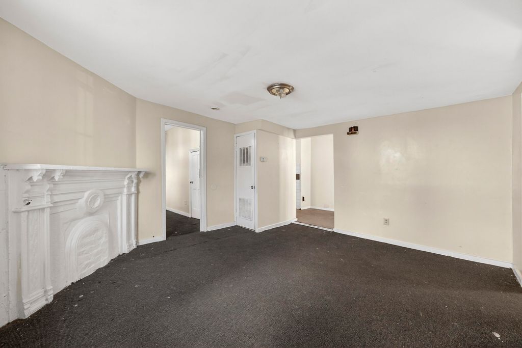 Image 10 of property listing at 16 Killians Street, Charleston, SC 29403