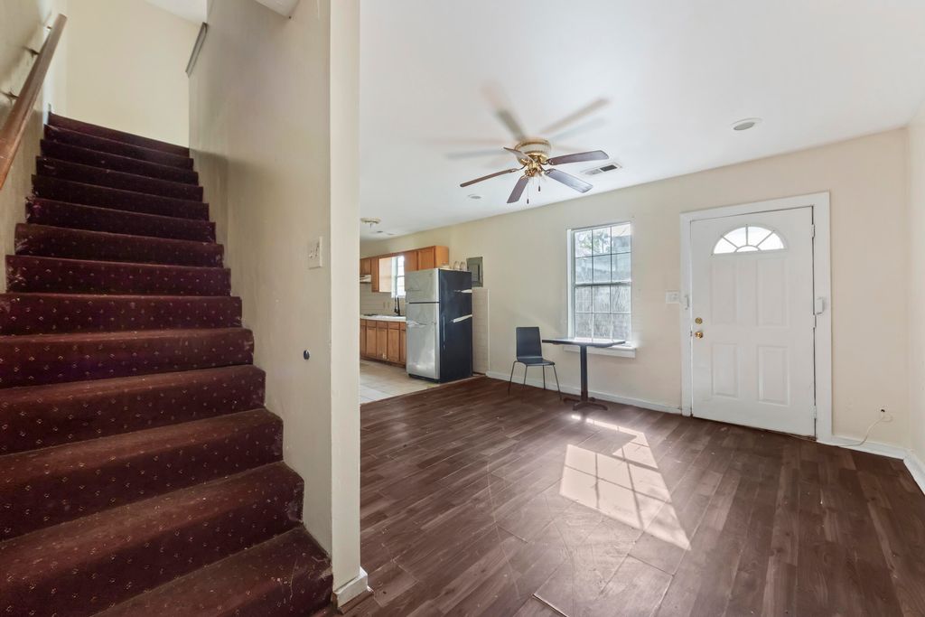 Image 11 of property listing at 16 Killians Street, Charleston, SC 29403