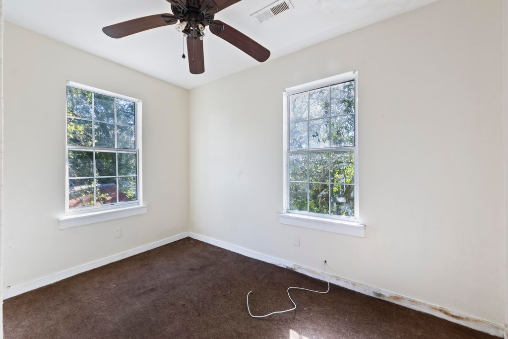 Image 17 of property listing at 16 Killians Street, Charleston, SC 29403
