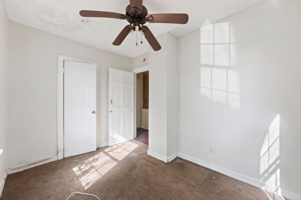 Image 18 of property listing at 16 Killians Street, Charleston, SC 29403