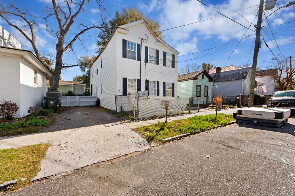 Image 2 of property listing at 16 Killians Street, Charleston, SC 29403