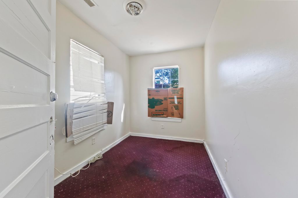 Image 20 of property listing at 16 Killians Street, Charleston, SC 29403