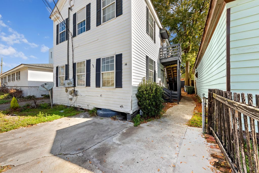 Image 3 of property listing at 16 Killians Street, Charleston, SC 29403