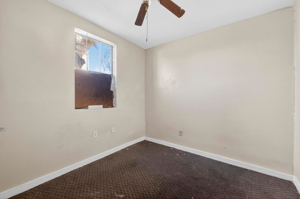 Image 7 of property listing at 16 Killians Street, Charleston, SC 29403