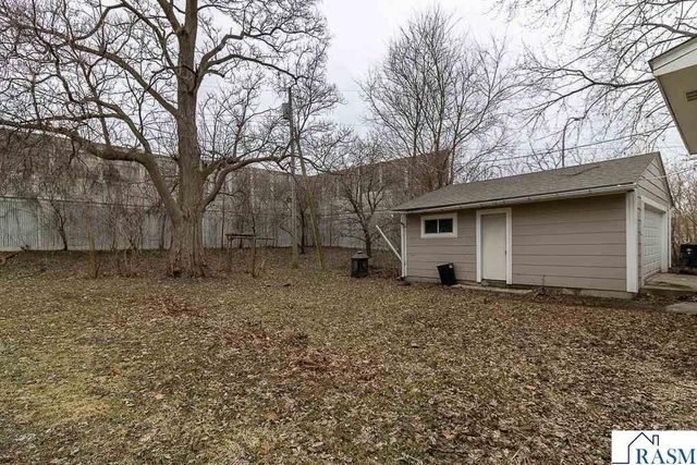 441 South Avenue, North Mankato, MN 56003