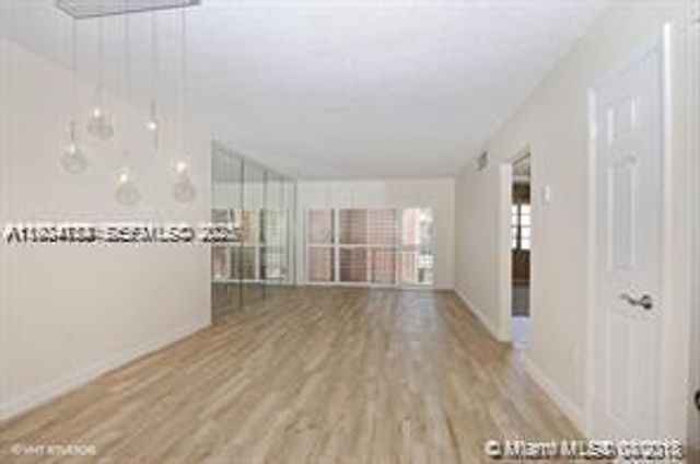 8267 SW 128th St 207, Pinecrest, FL 33156