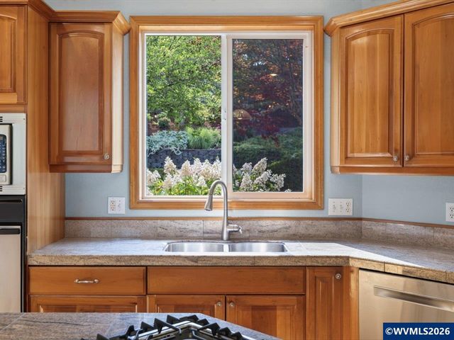 3537 NW Glenridge Dr, Corvallis, OR 97330