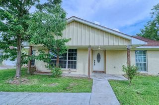 511 S Burnett Dr, Baytown, TX 77520