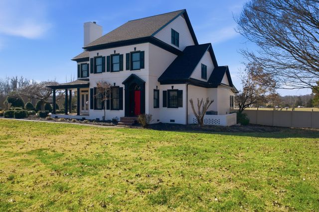 111 Chadwick Farms Dr, Fayetteville, TN 37334