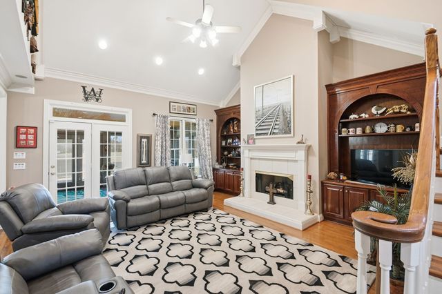 111 Chadwick Farms Dr, Fayetteville, TN 37334