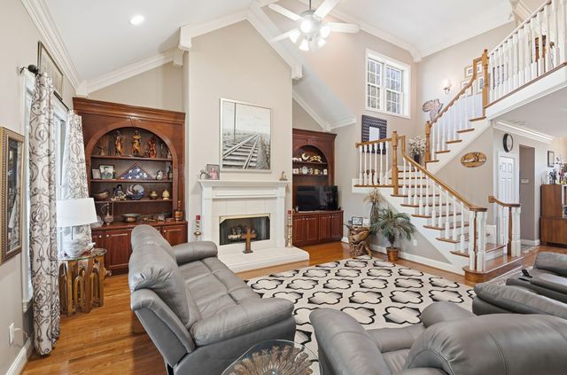 111 Chadwick Farms Dr, Fayetteville, TN 37334