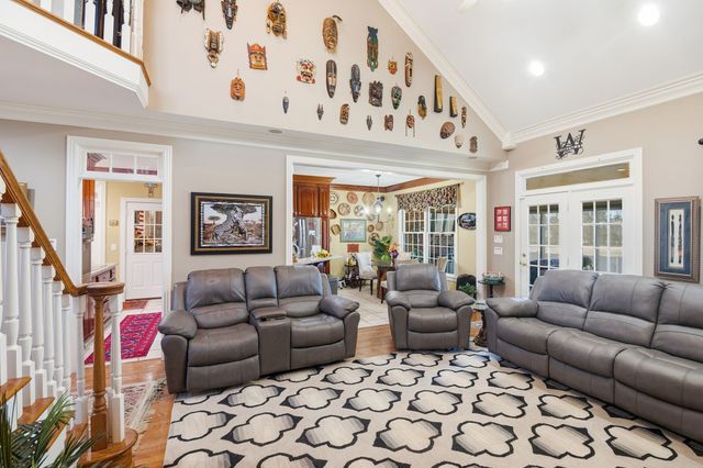 111 Chadwick Farms Dr, Fayetteville, TN 37334