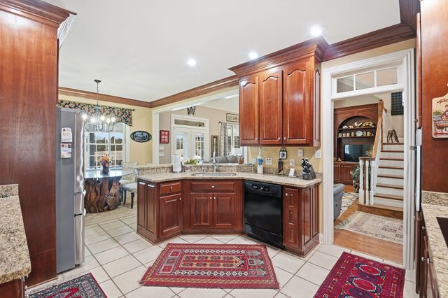 111 Chadwick Farms Dr, Fayetteville, TN 37334