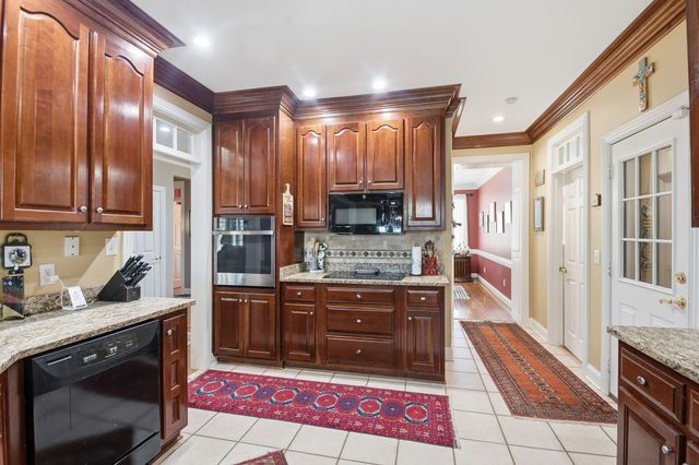 111 Chadwick Farms Dr, Fayetteville, TN 37334