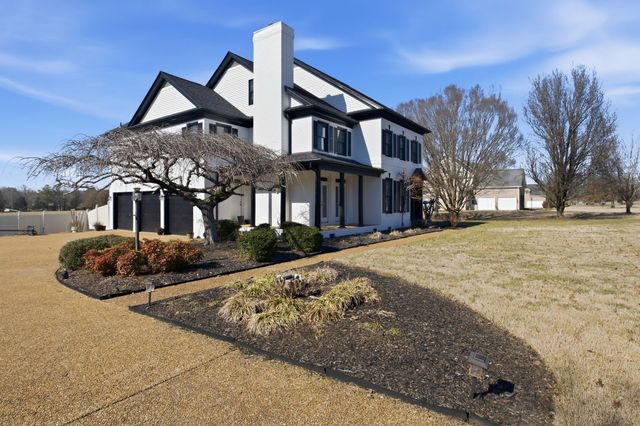 111 Chadwick Farms Dr, Fayetteville, TN 37334