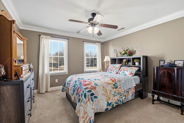 111 Chadwick Farms Dr, Fayetteville, TN 37334