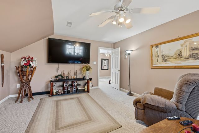 111 Chadwick Farms Dr, Fayetteville, TN 37334