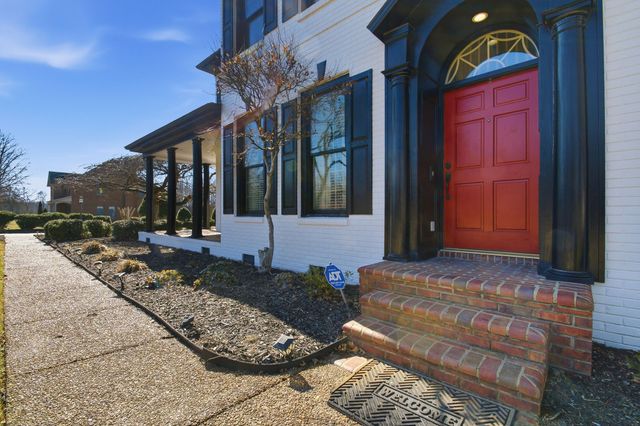 111 Chadwick Farms Dr, Fayetteville, TN 37334