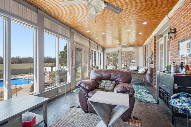 111 Chadwick Farms Dr, Fayetteville, TN 37334