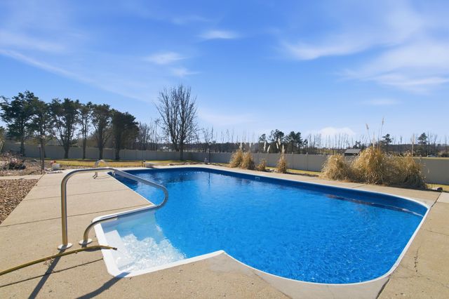 111 Chadwick Farms Dr, Fayetteville, TN 37334