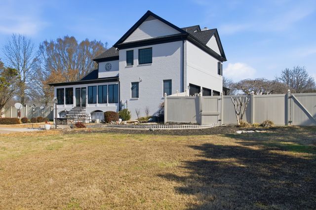 111 Chadwick Farms Dr, Fayetteville, TN 37334