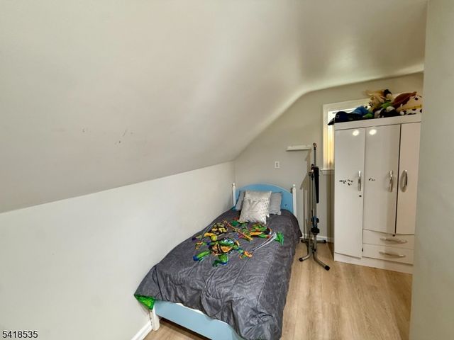 8 Orchard Dr, Clifton City, NJ 07012