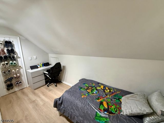 8 Orchard Dr, Clifton City, NJ 07012