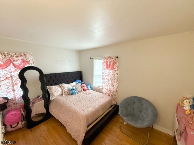 8 Orchard Dr, Clifton City, NJ 07012