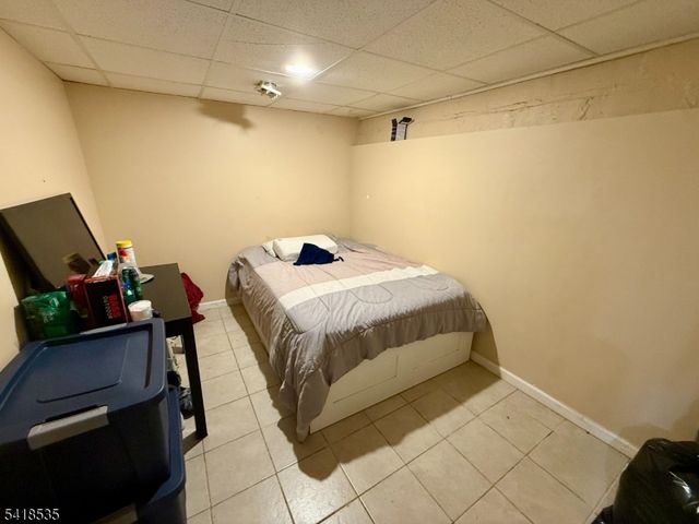 8 Orchard Dr, Clifton City, NJ 07012