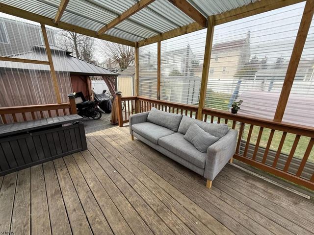 8 Orchard Dr, Clifton City, NJ 07012