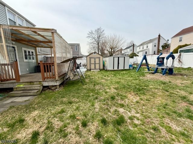 8 Orchard Dr, Clifton City, NJ 07012