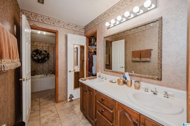 236 KRADLE KOVE, Talladega, AL 35160